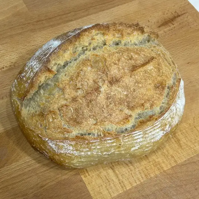 Pão de trigo tradicional redondo da A Padaria da Tina na Amadora